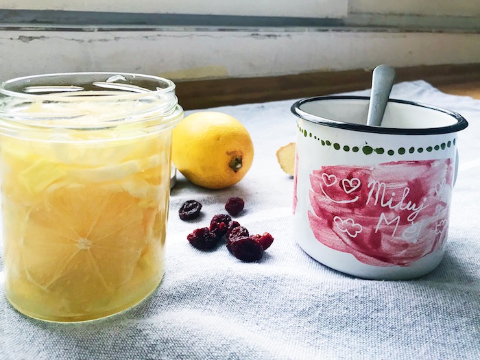 čaj s naloženými citrony