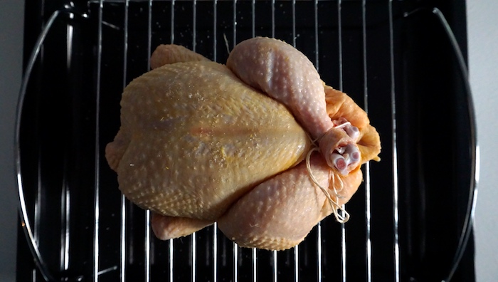 svázání kuřete před pečením
