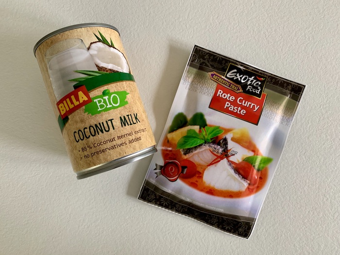 kokosové mléko a kari pasta
